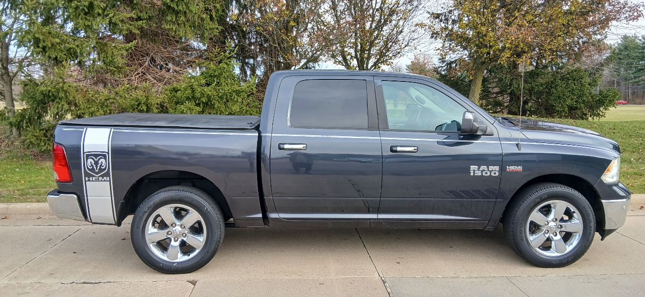 RAM 1500 SLT Quad Cab 4WD 2017