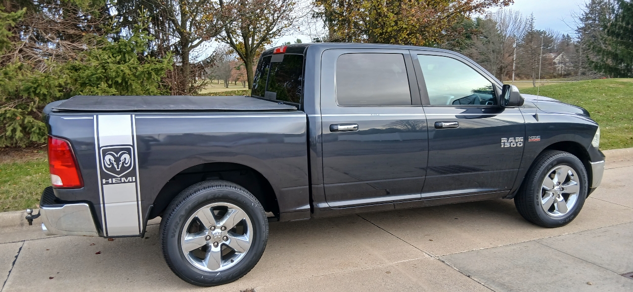 RAM 1500 SLT Quad Cab 4WD 2017