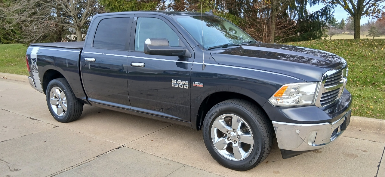 RAM 1500 SLT Quad Cab 4WD 2017