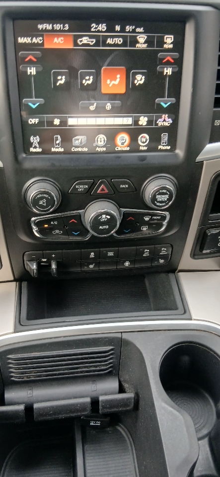 RAM 1500 SLT Quad Cab 4WD 2017