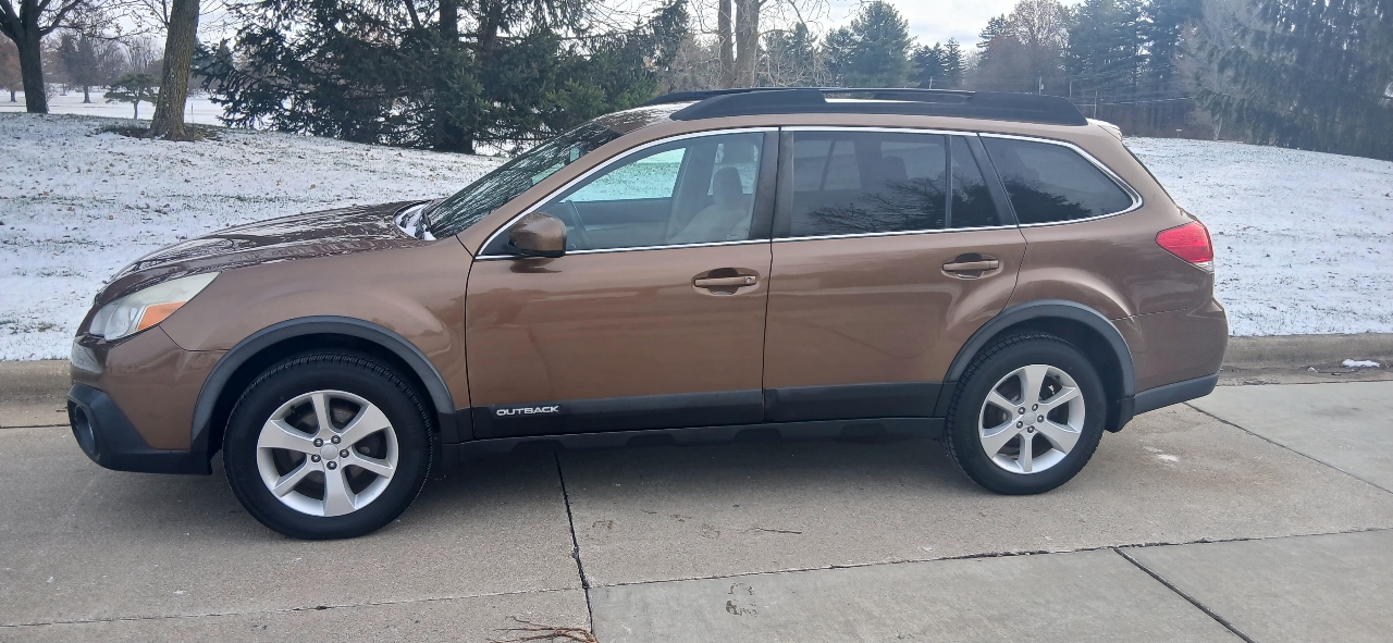 2013 Subaru Outback 2.5i Special Edition photo 3