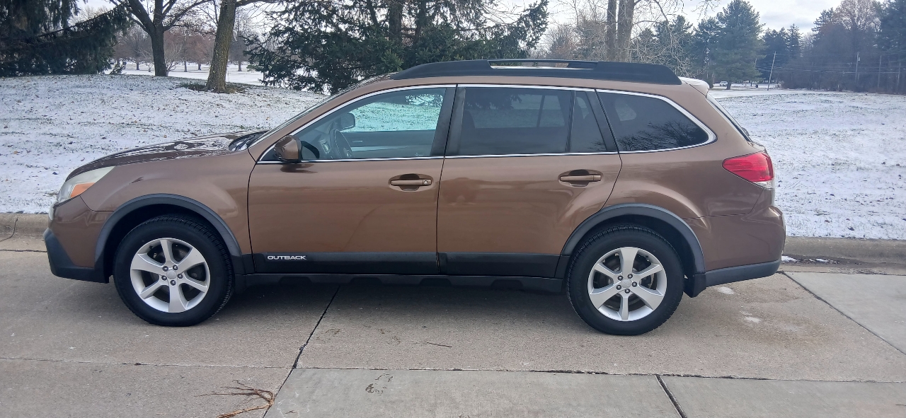 2013 Subaru Outback 2.5i Special Edition photo 4