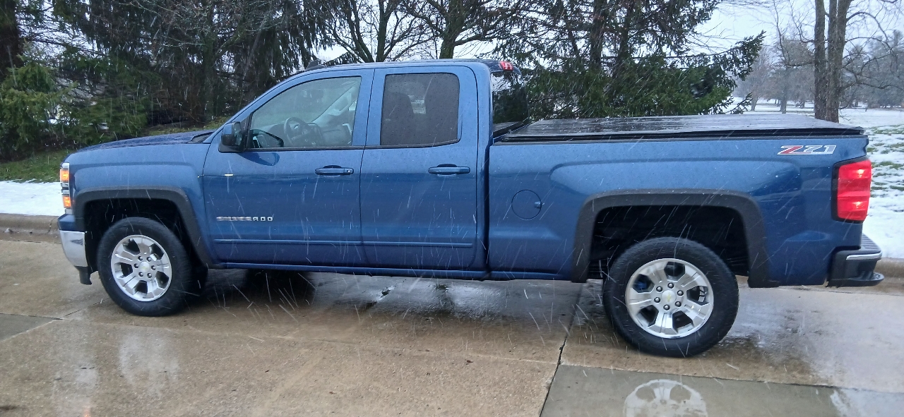 Chevrolet Silverado 1500 Crew Cab Crew Cab 143.5" WB 4WD Z71 2015