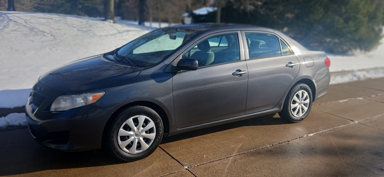 Toyota Corolla 4dr Sdn LE Manual (Natl) 2009