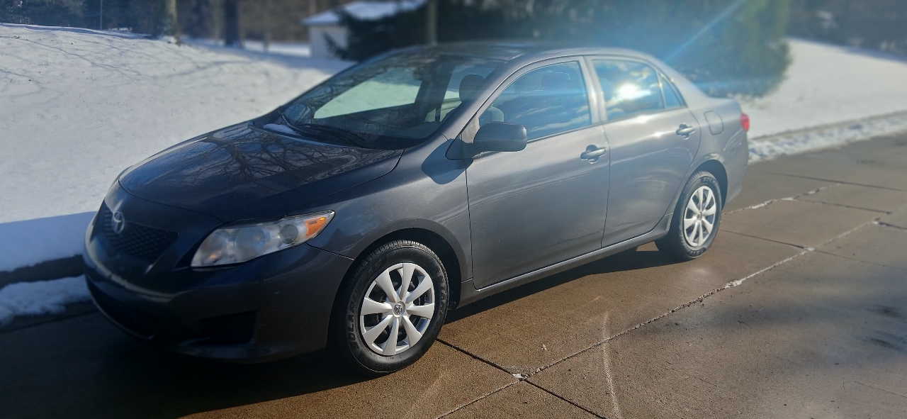 Toyota Corolla 4dr Sdn LE Manual (Natl) 2009