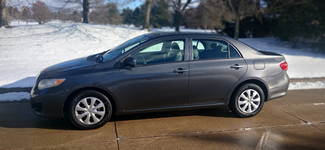 Toyota Corolla 4dr Sdn LE Manual (Natl) 2009