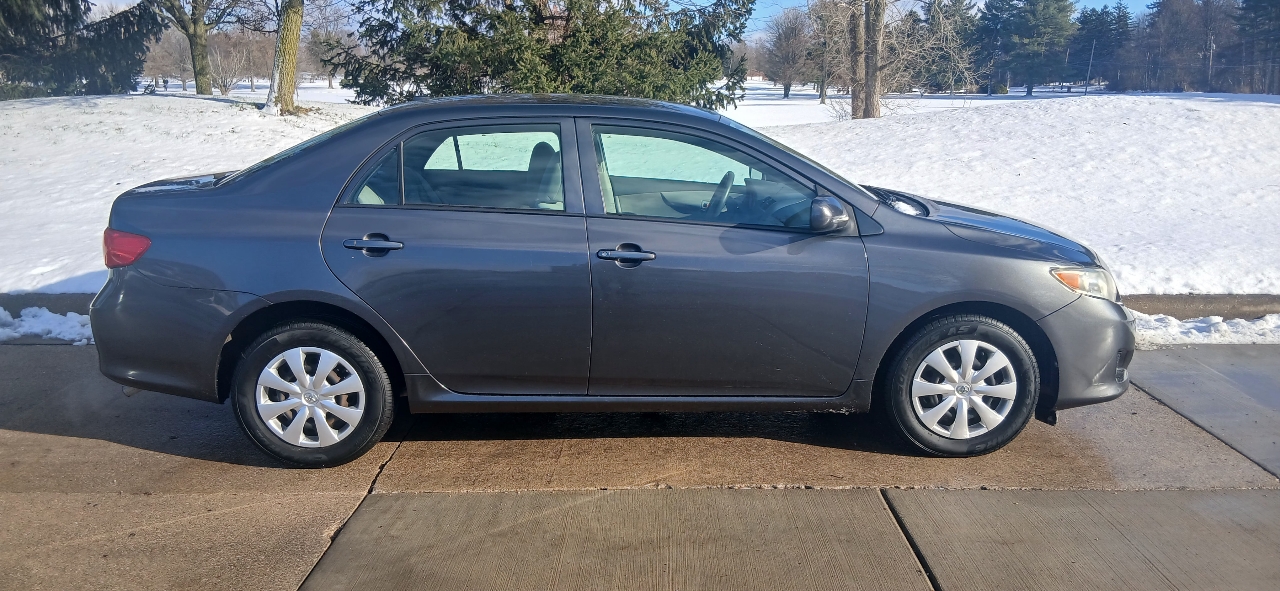 Toyota Corolla 4dr Sdn LE Manual (Natl) 2009