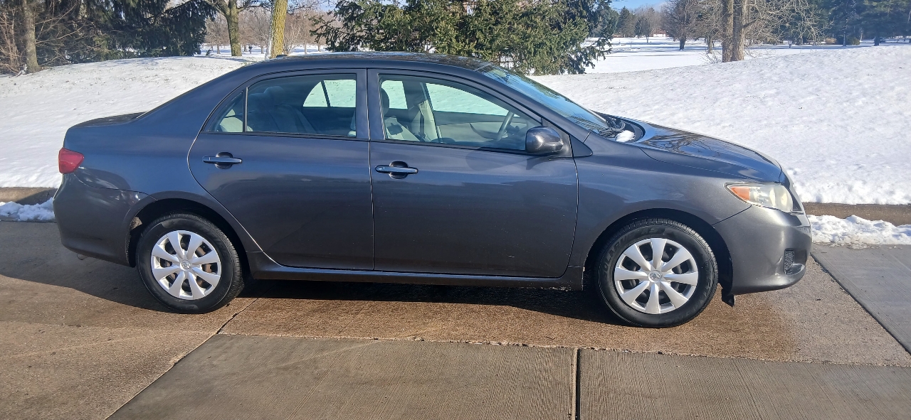 Toyota Corolla 4dr Sdn LE Manual (Natl) 2009