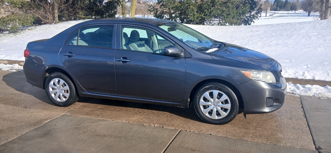 Toyota Corolla 4dr Sdn LE Manual (Natl) 2009