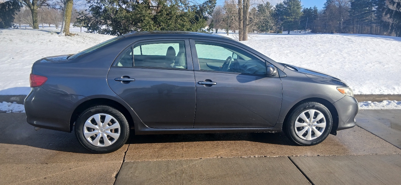 Toyota Corolla 4dr Sdn LE Manual (Natl) 2009