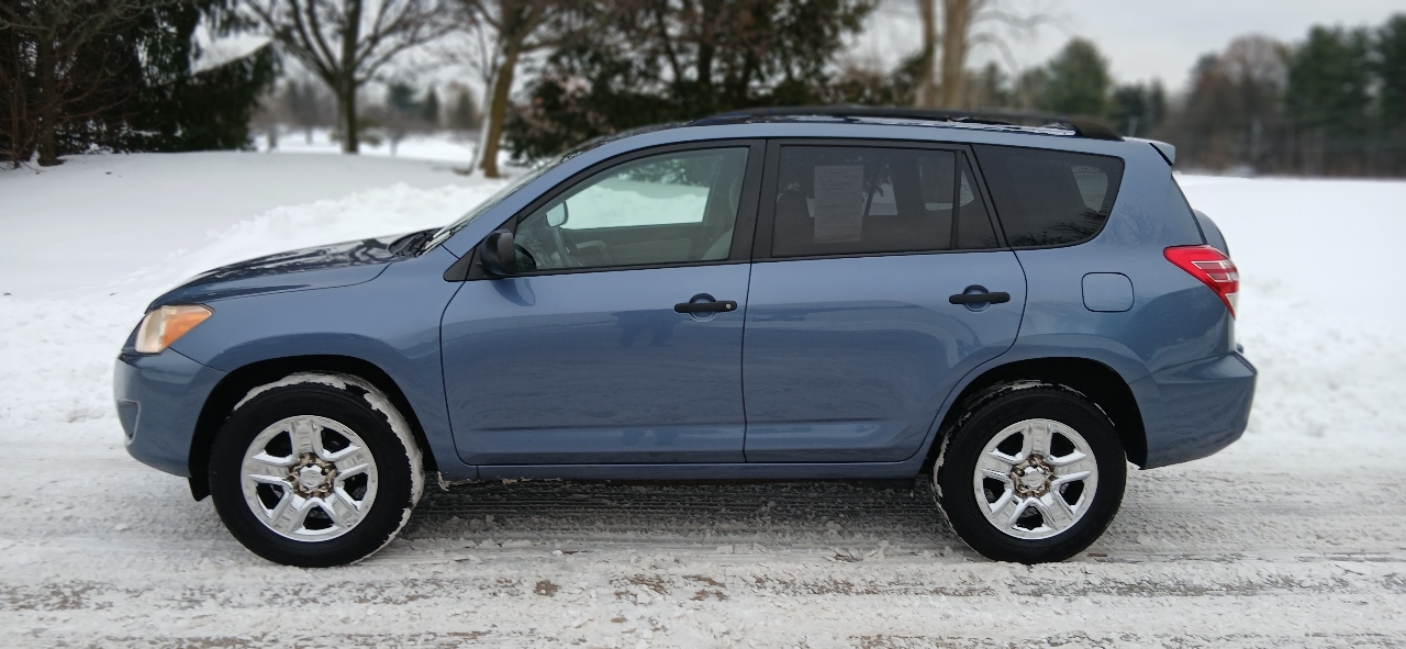 Toyota RAV4 4dr Sport 4-cyl 4WD (Natl) 2010