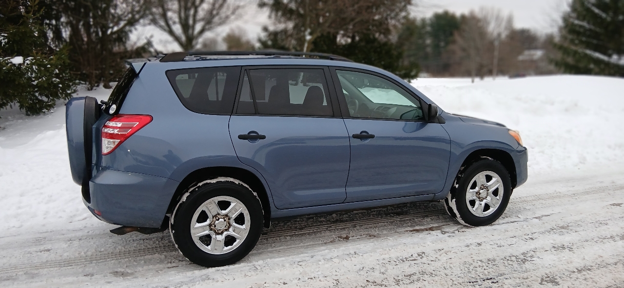 Toyota RAV4 4dr Sport 4-cyl 4WD (Natl) 2010