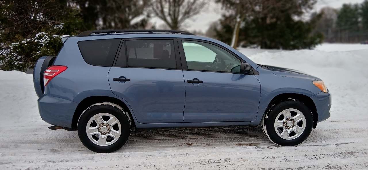 Toyota RAV4 4dr Sport 4-cyl 4WD (Natl) 2010