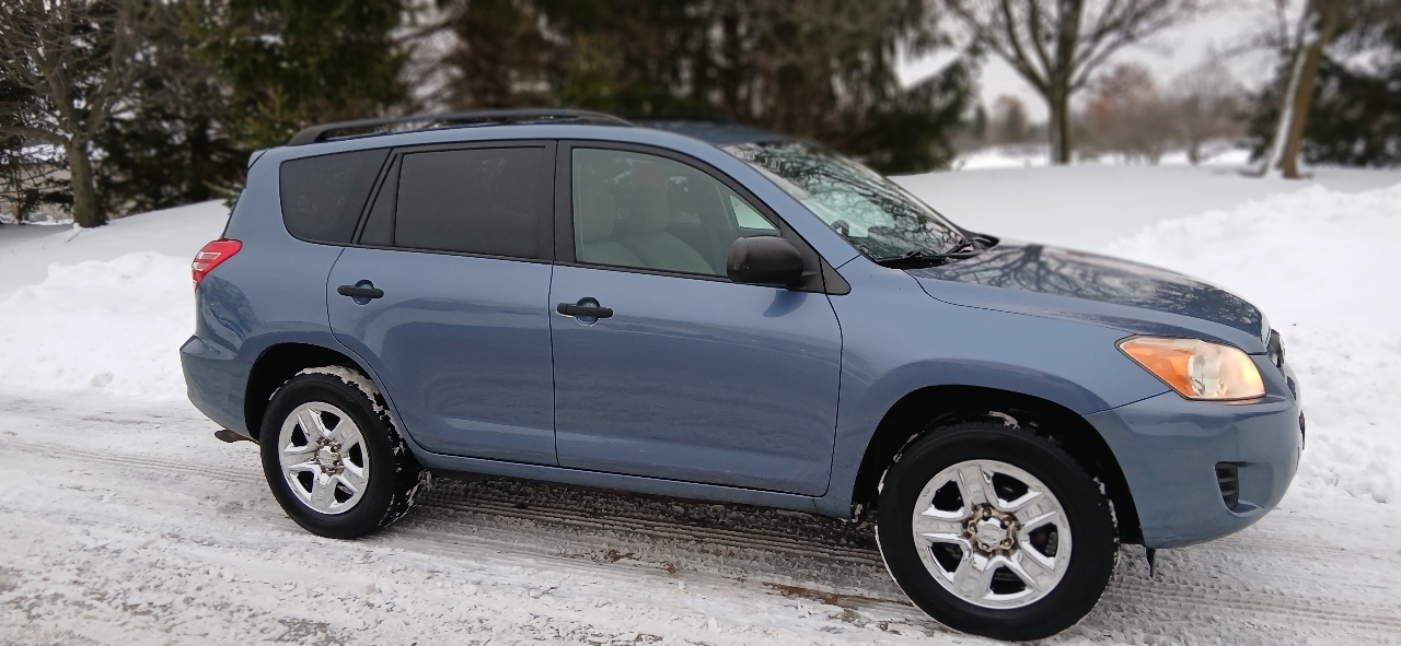 Toyota RAV4 4dr Sport 4-cyl 4WD (Natl) 2010
