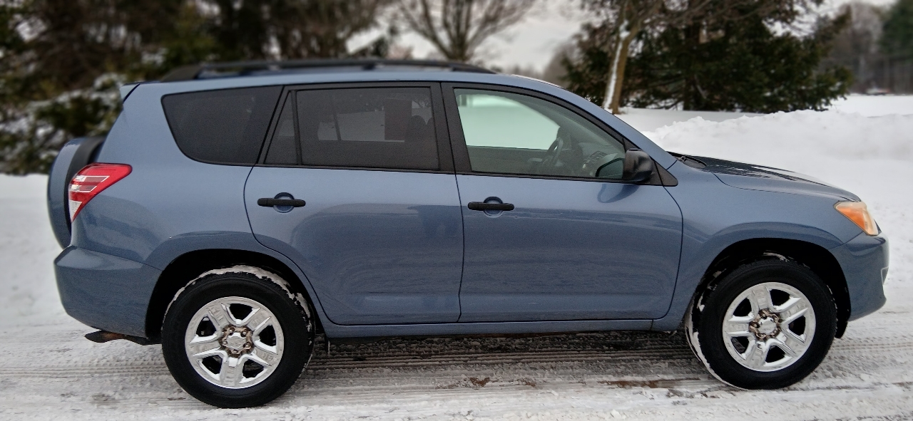 Toyota RAV4 4dr Sport 4-cyl 4WD (Natl) 2010