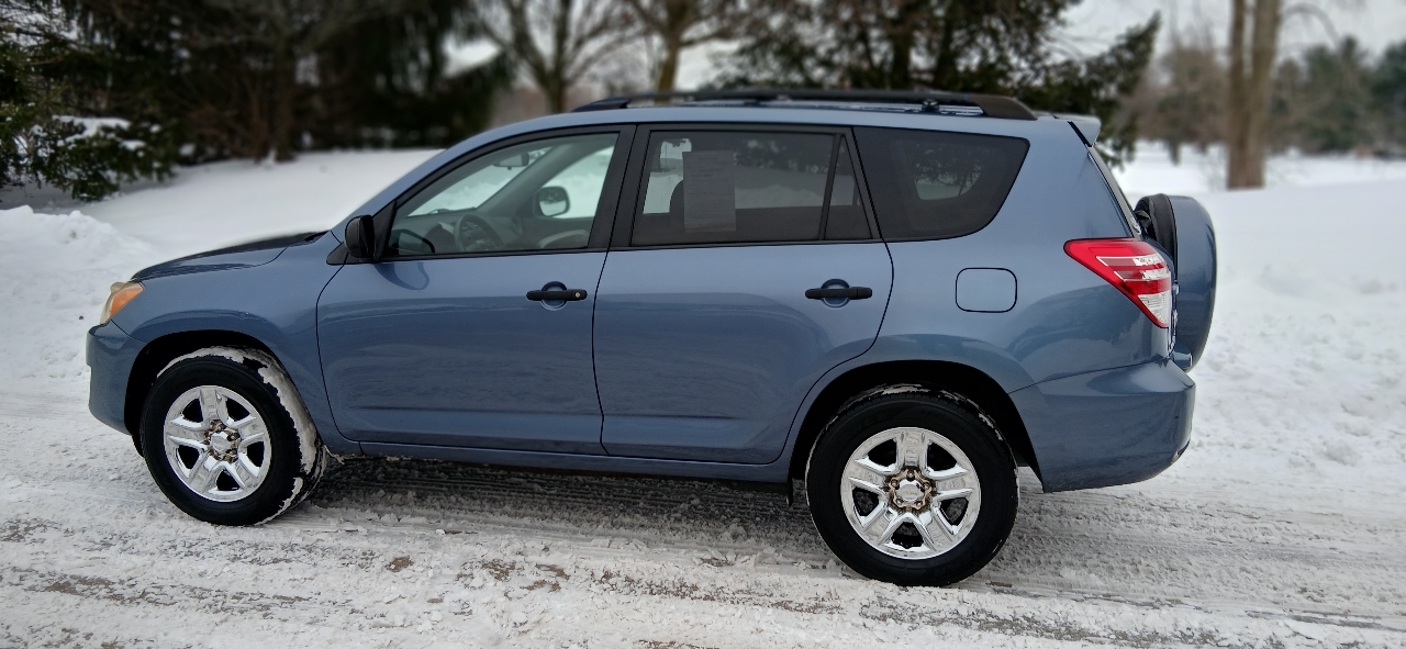 Toyota RAV4 4dr Sport 4-cyl 4WD (Natl) 2010