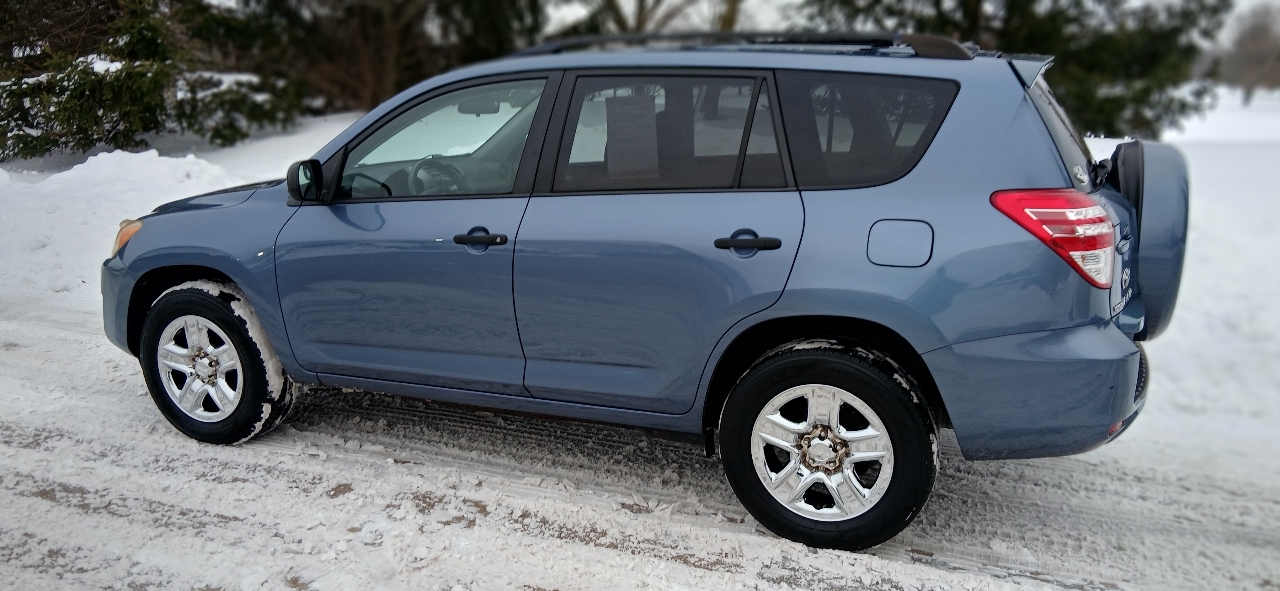 Toyota RAV4 4dr Sport 4-cyl 4WD (Natl) 2010