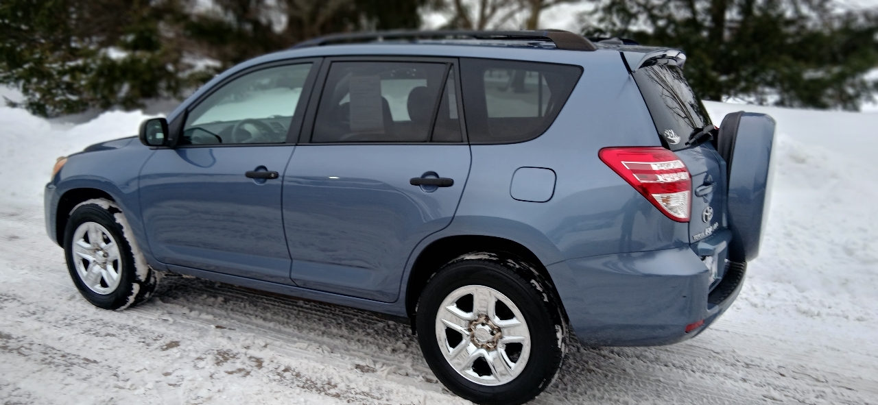 Toyota RAV4 4dr Sport 4-cyl 4WD (Natl) 2010