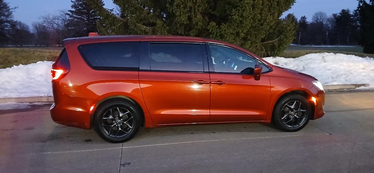 Chrysler Pacifica Touring Plus 2018