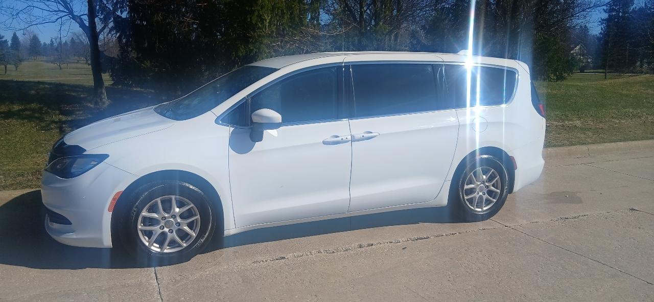 Chrysler Pacifica 4dr Wgn Limited FWD 2017