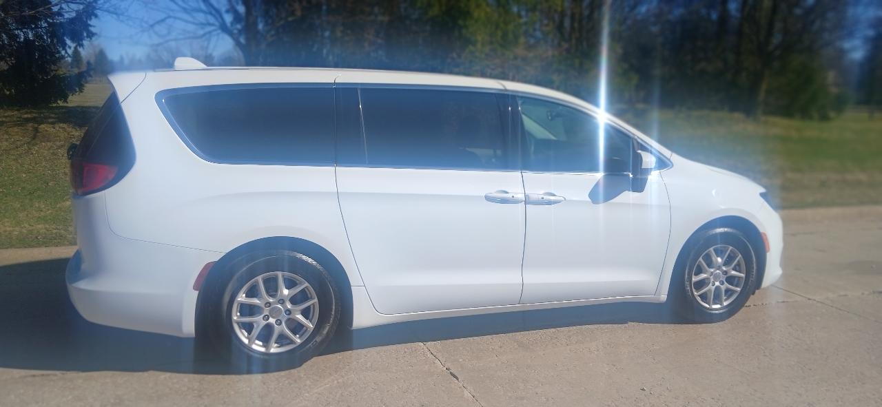 Chrysler Pacifica 4dr Wgn Limited FWD 2017