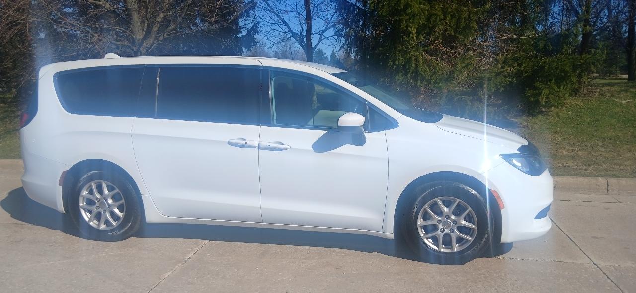 Chrysler Pacifica 4dr Wgn Limited FWD 2017