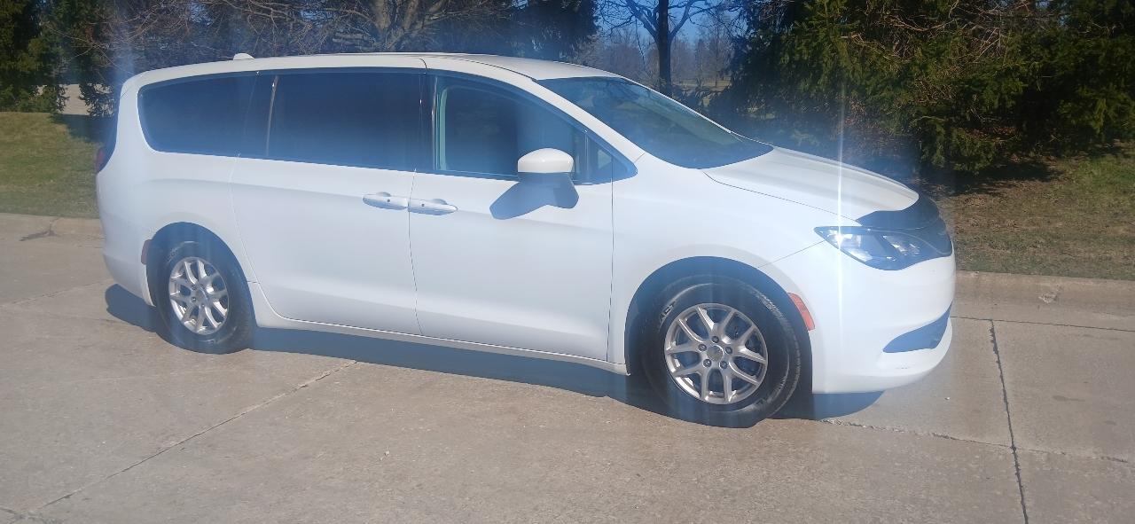 Chrysler Pacifica 4dr Wgn Limited FWD 2017