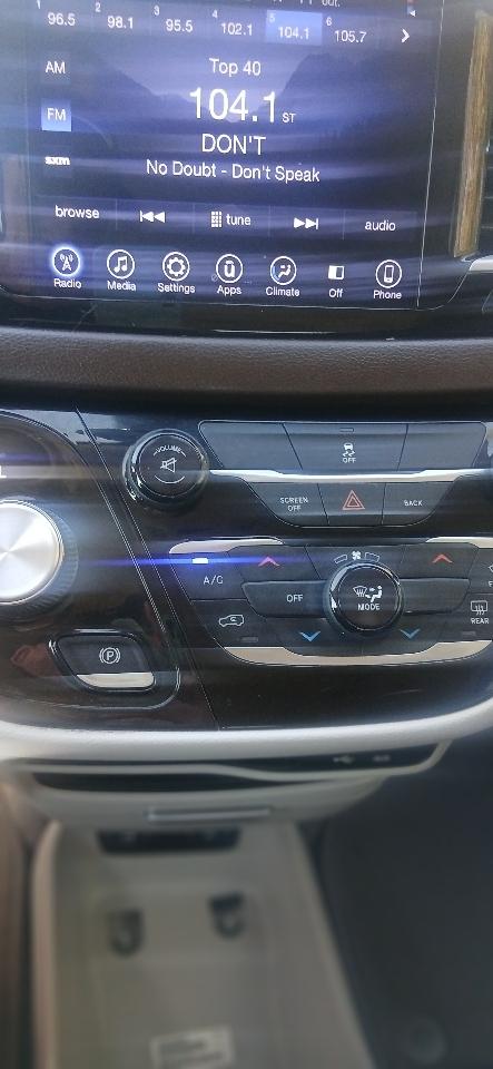 Chrysler Pacifica 4dr Wgn Limited FWD 2017