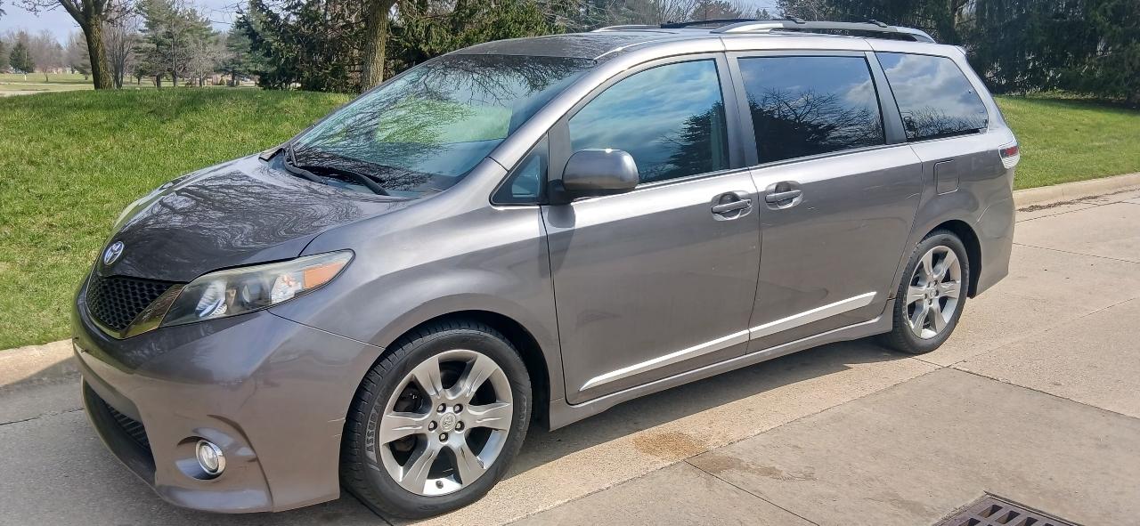 Toyota Sienna SE FWD 8-Passenger FWD V6 2012