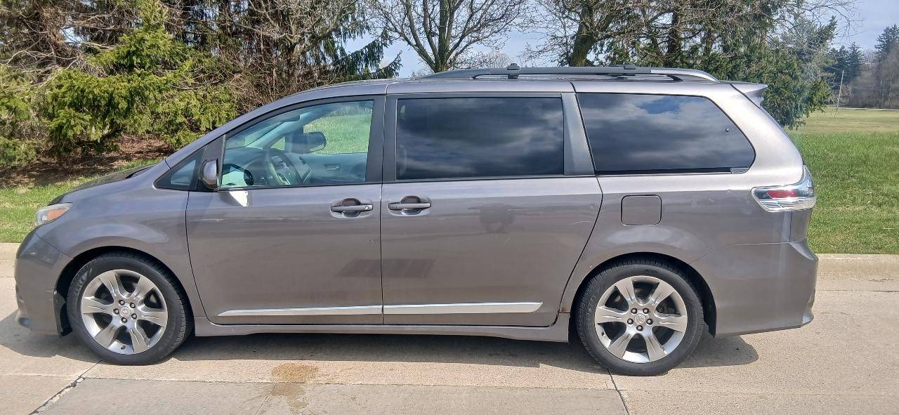 Toyota Sienna SE FWD 8-Passenger FWD V6 2012