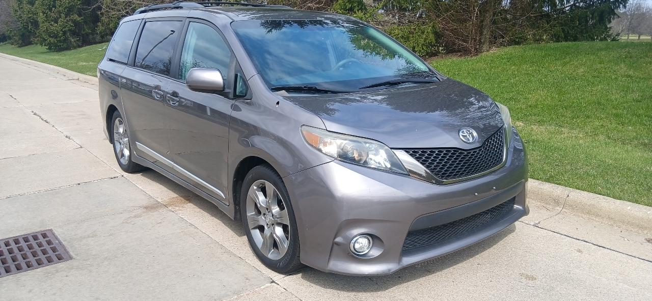 Toyota Sienna SE FWD 8-Passenger FWD V6 2012