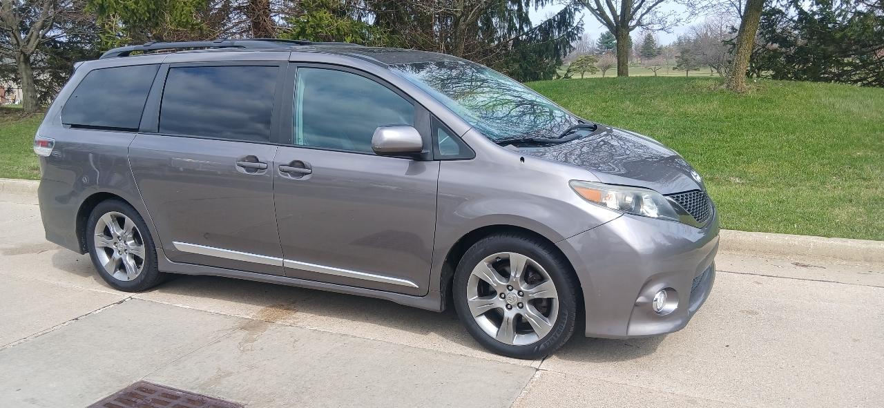 Toyota Sienna SE FWD 8-Passenger FWD V6 2012
