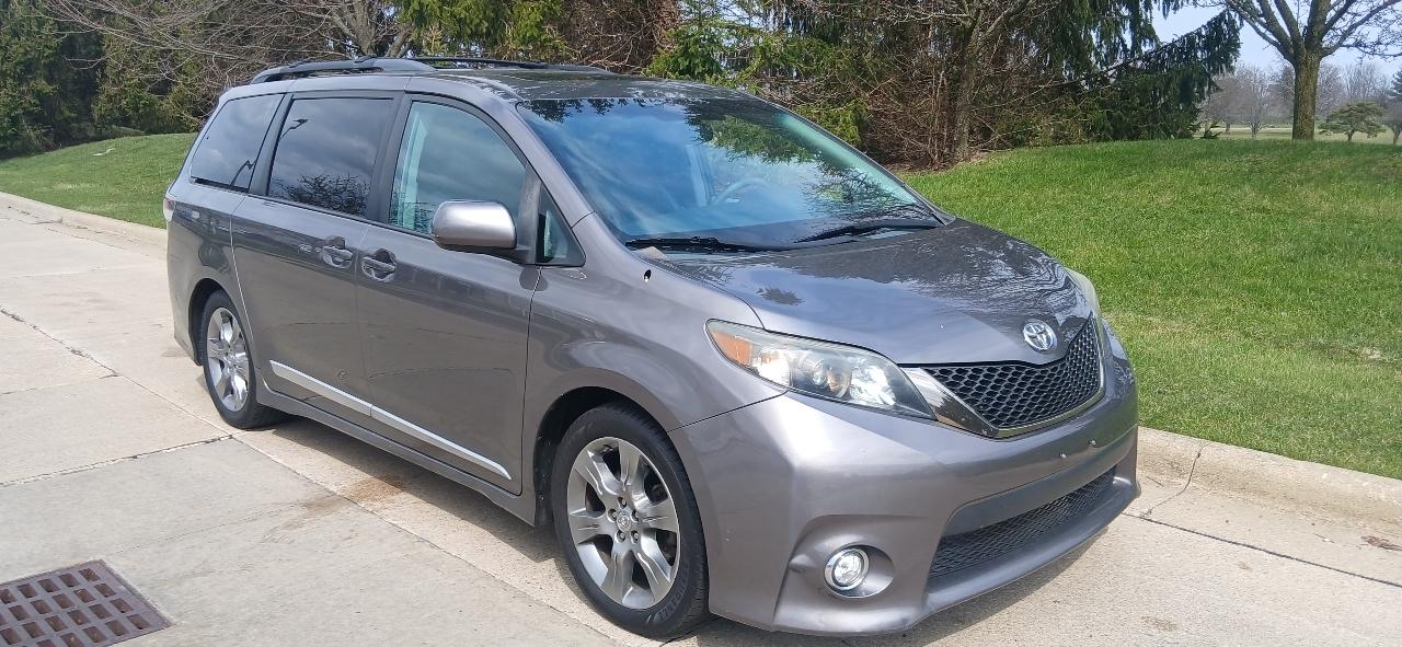 Toyota Sienna SE FWD 8-Passenger FWD V6 2012