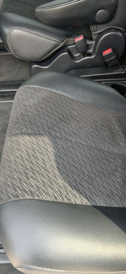 Toyota Sienna SE FWD 8-Passenger FWD V6 2012