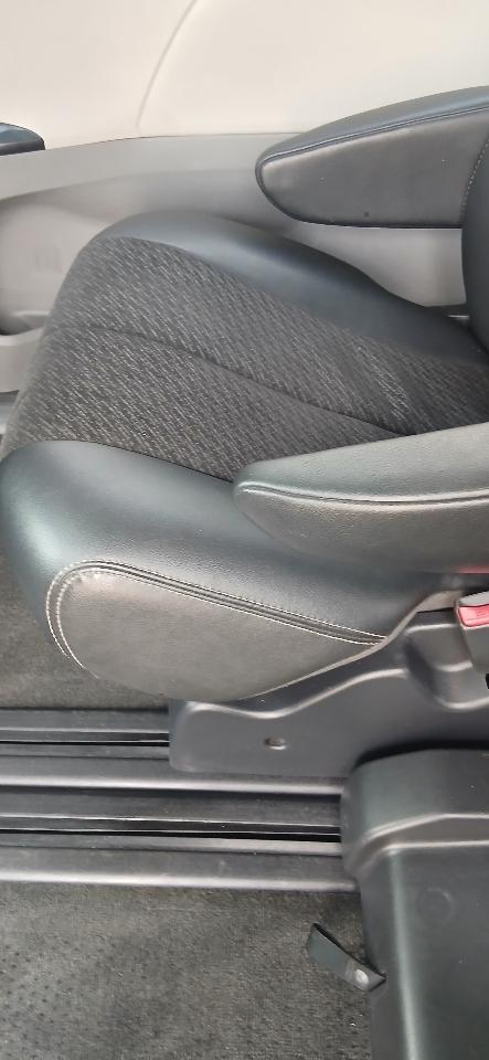 Toyota Sienna SE FWD 8-Passenger FWD V6 2012