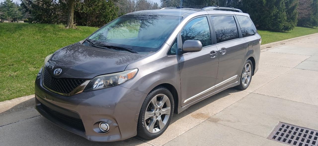 Toyota Sienna SE FWD 8-Passenger FWD V6 2012