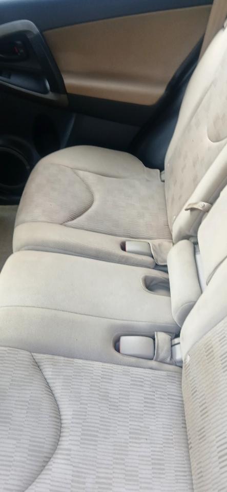 Toyota RAV4 Base I4 4WD 2011