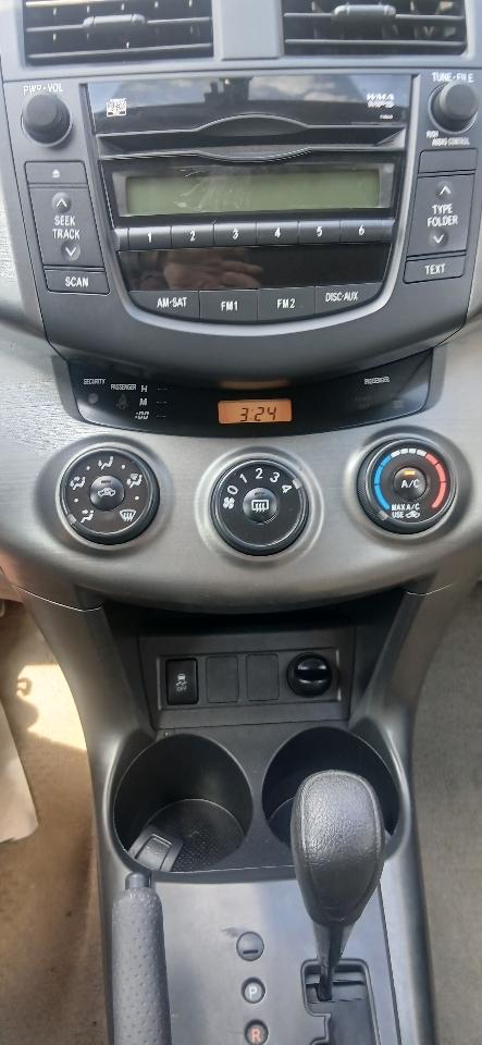 Toyota RAV4 Base I4 4WD 2011