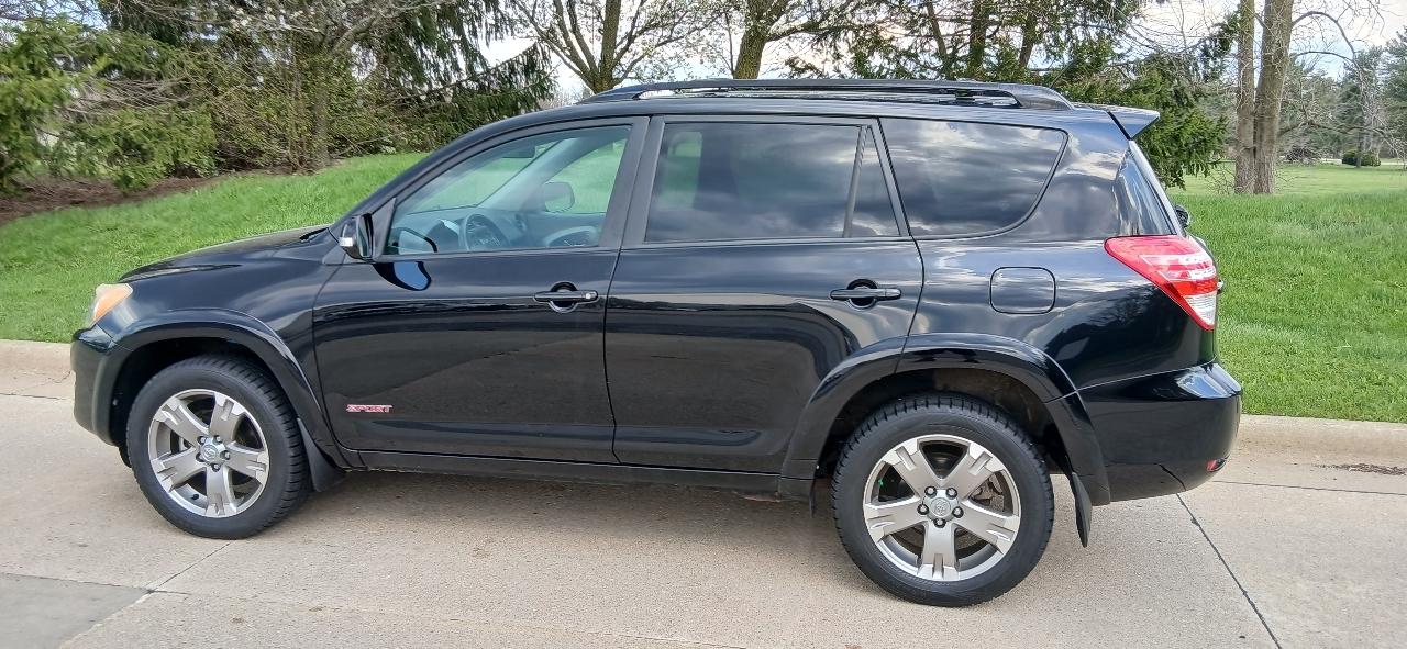 Toyota RAV4 4dr Sport 4-cyl 4WD (Natl) 2011