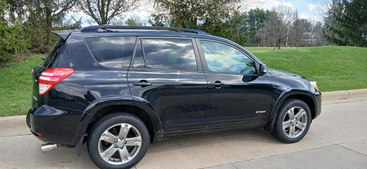 Toyota RAV4 4dr Sport 4-cyl 4WD (Natl) 2011