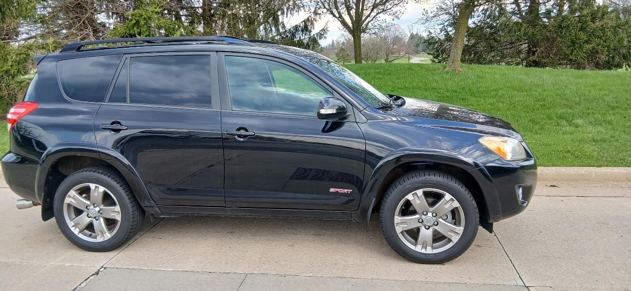 Toyota RAV4 4dr Sport 4-cyl 4WD (Natl) 2011