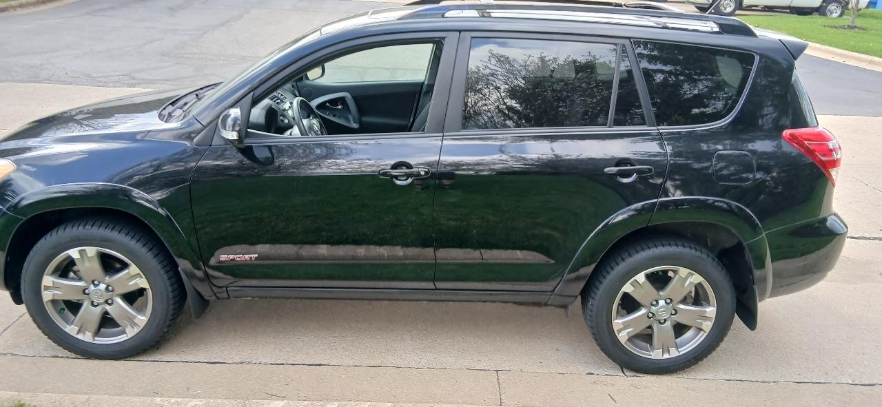 Toyota RAV4 4dr Sport 4-cyl 4WD (Natl) 2011