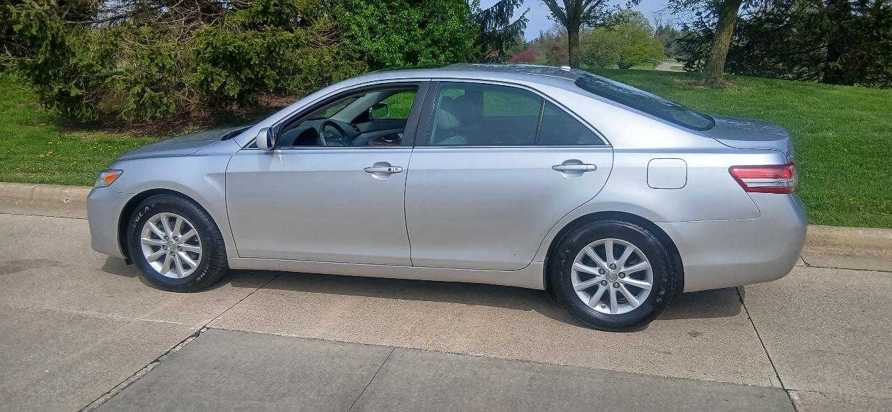 Toyota Camry Base 6-Spd AT 2011