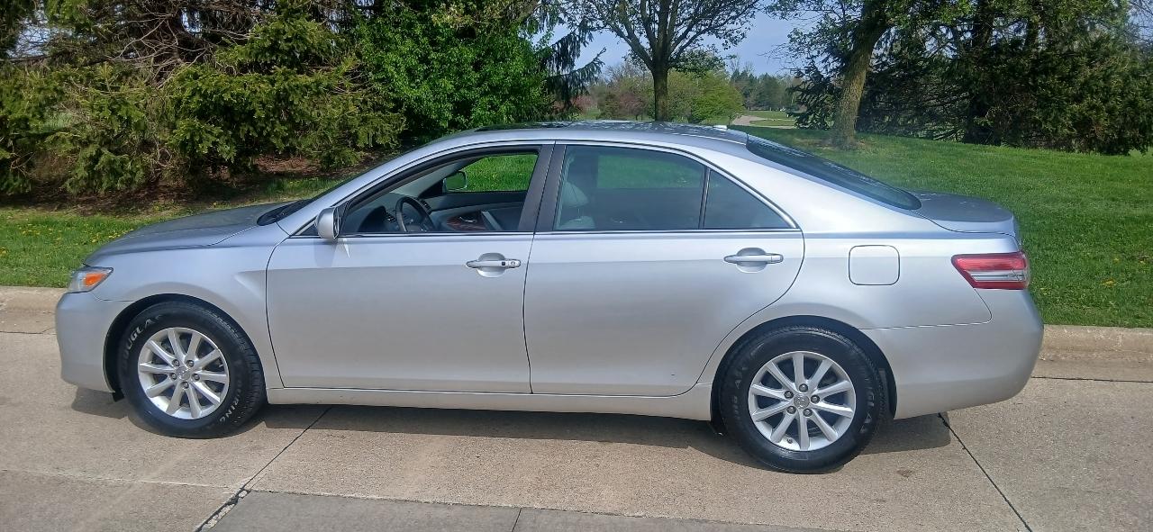 Toyota Camry Base 6-Spd AT 2011