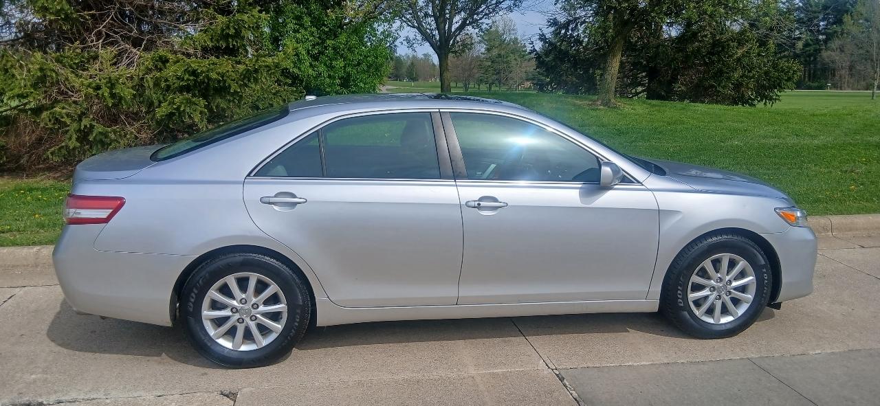 Toyota Camry Base 6-Spd AT 2011