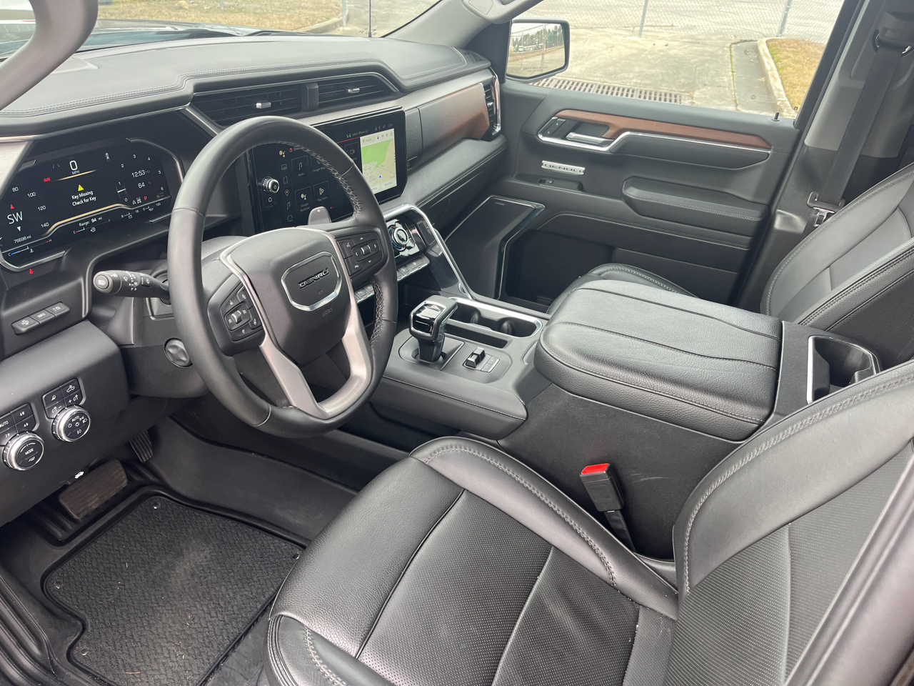 GMC Sierra 1500 4WD Crew Cab 147" Denali 2023