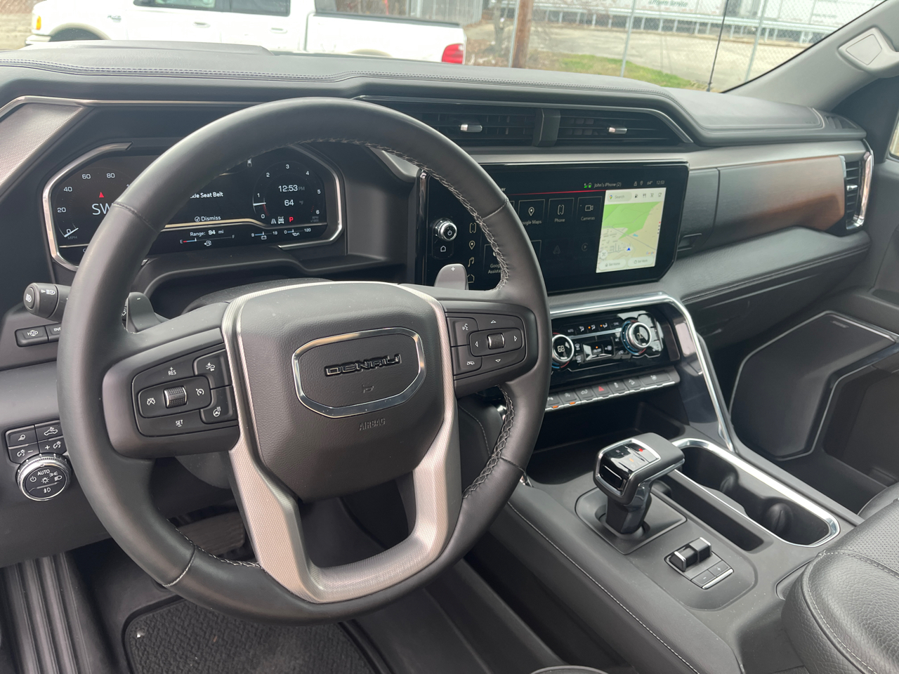 GMC Sierra 1500 4WD Crew Cab 147" Denali 2023