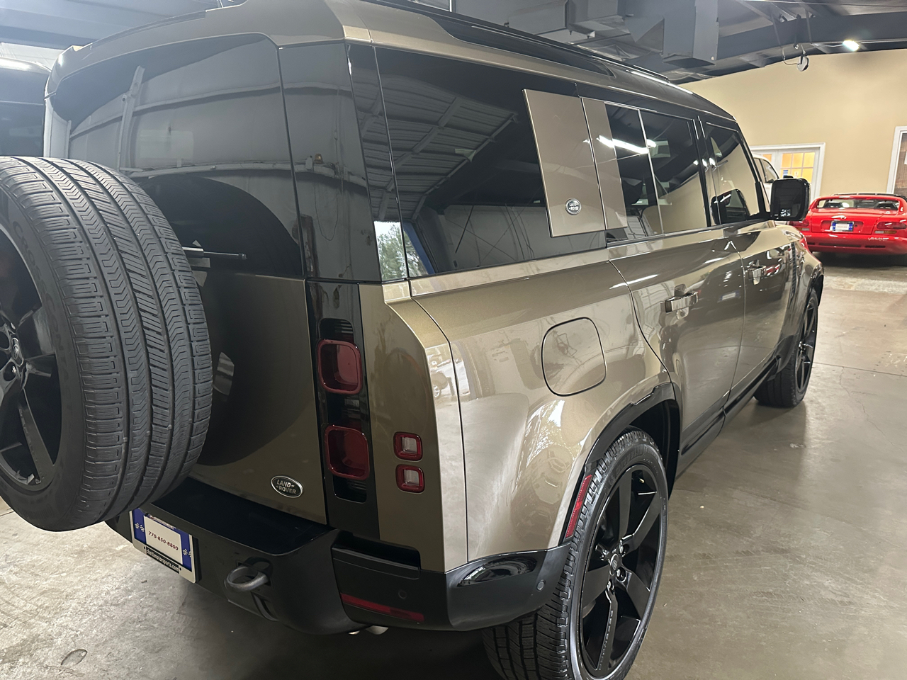 Land Rover Defender 110 X-Dynamic HSE AWD 2022