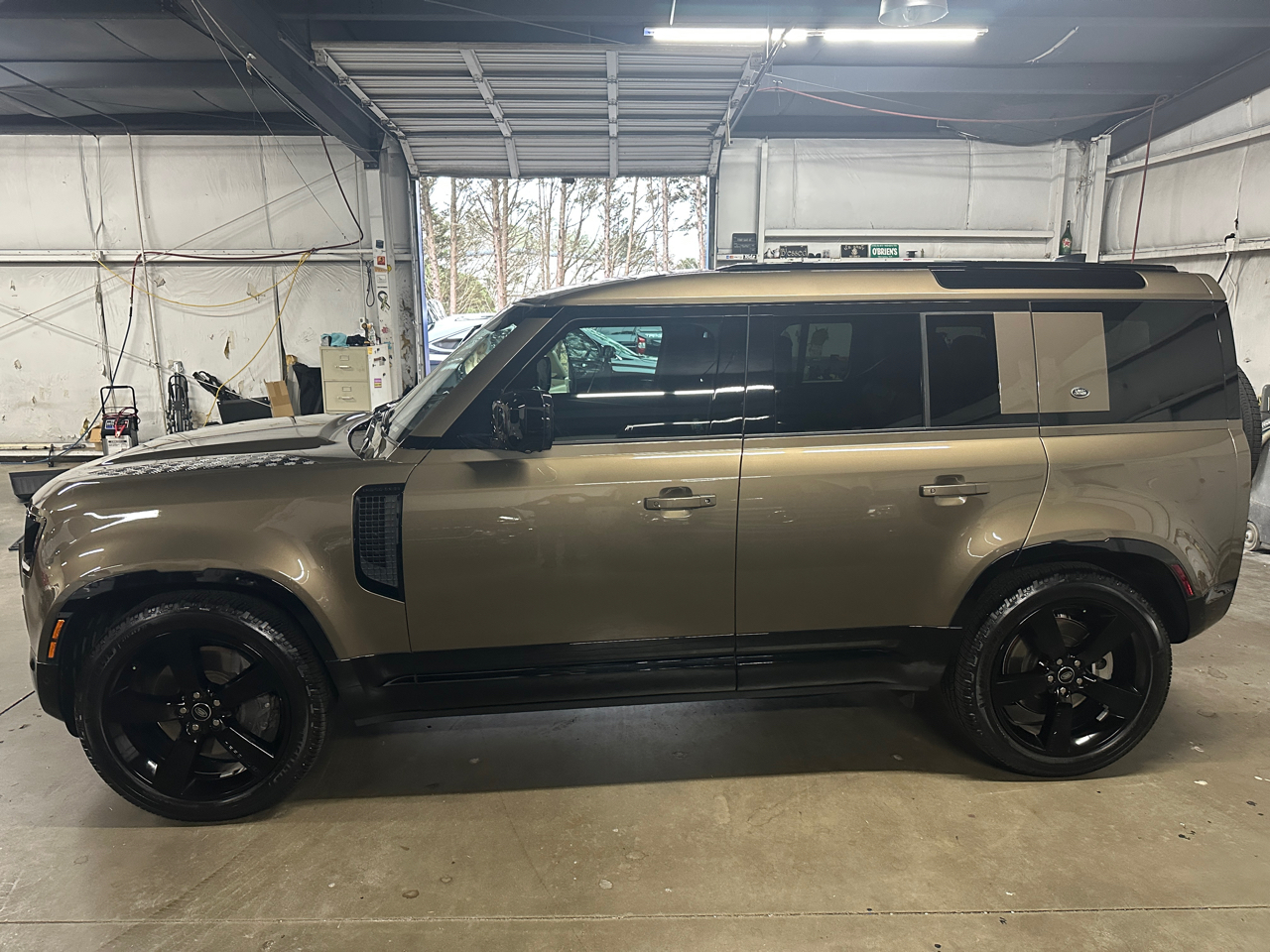 Land Rover Defender 110 X-Dynamic HSE AWD 2022