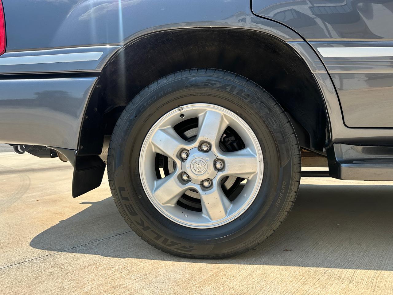 Toyota Land Cruiser 4dr 4WD (Natl) 2005